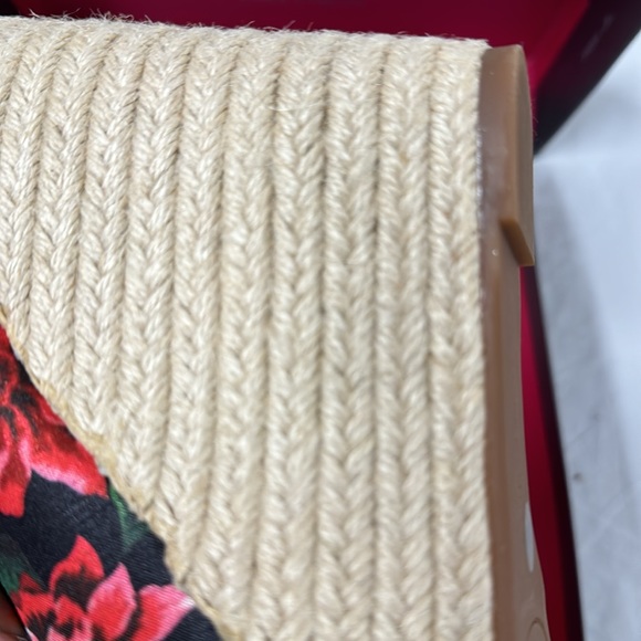 BRAND NEW Vince Camuto Wedges - Picture 6 of 7